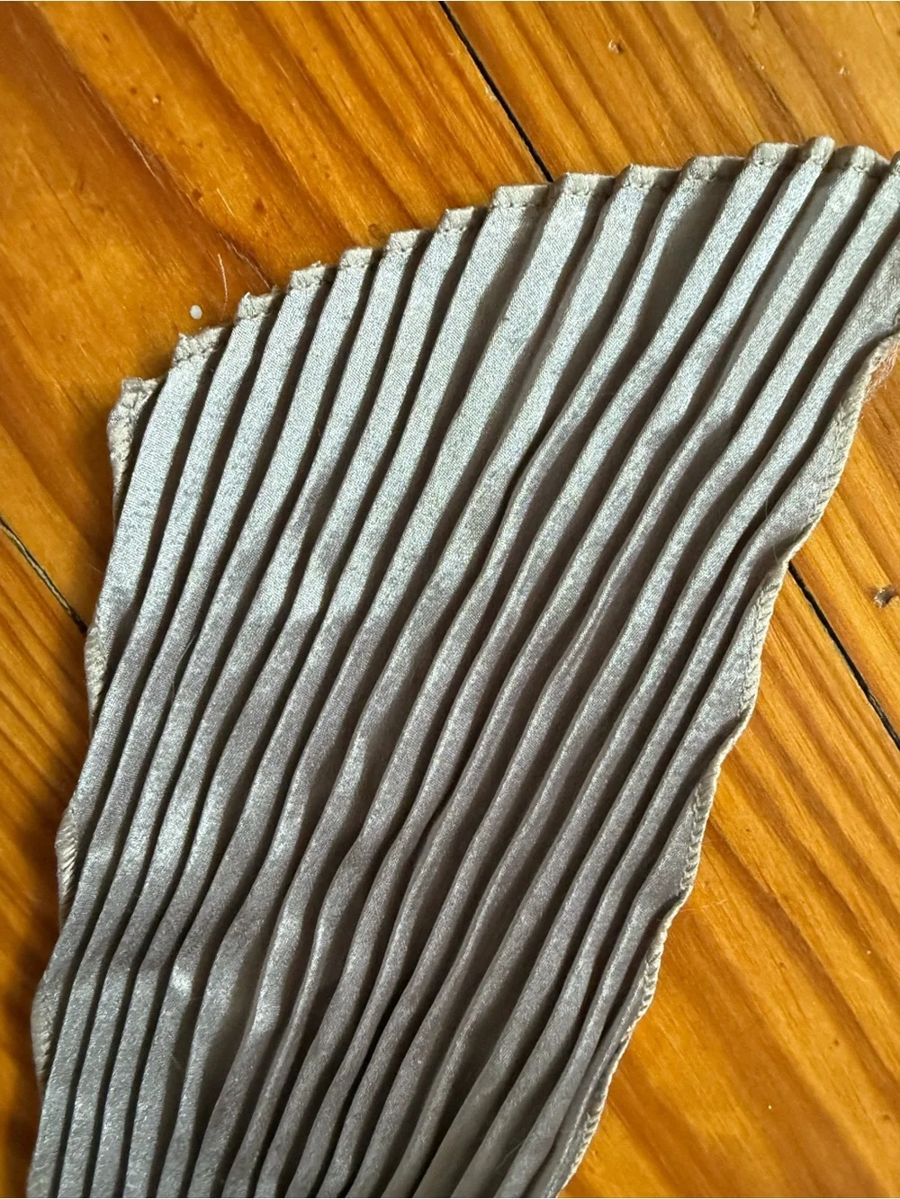 None lightweight pleated