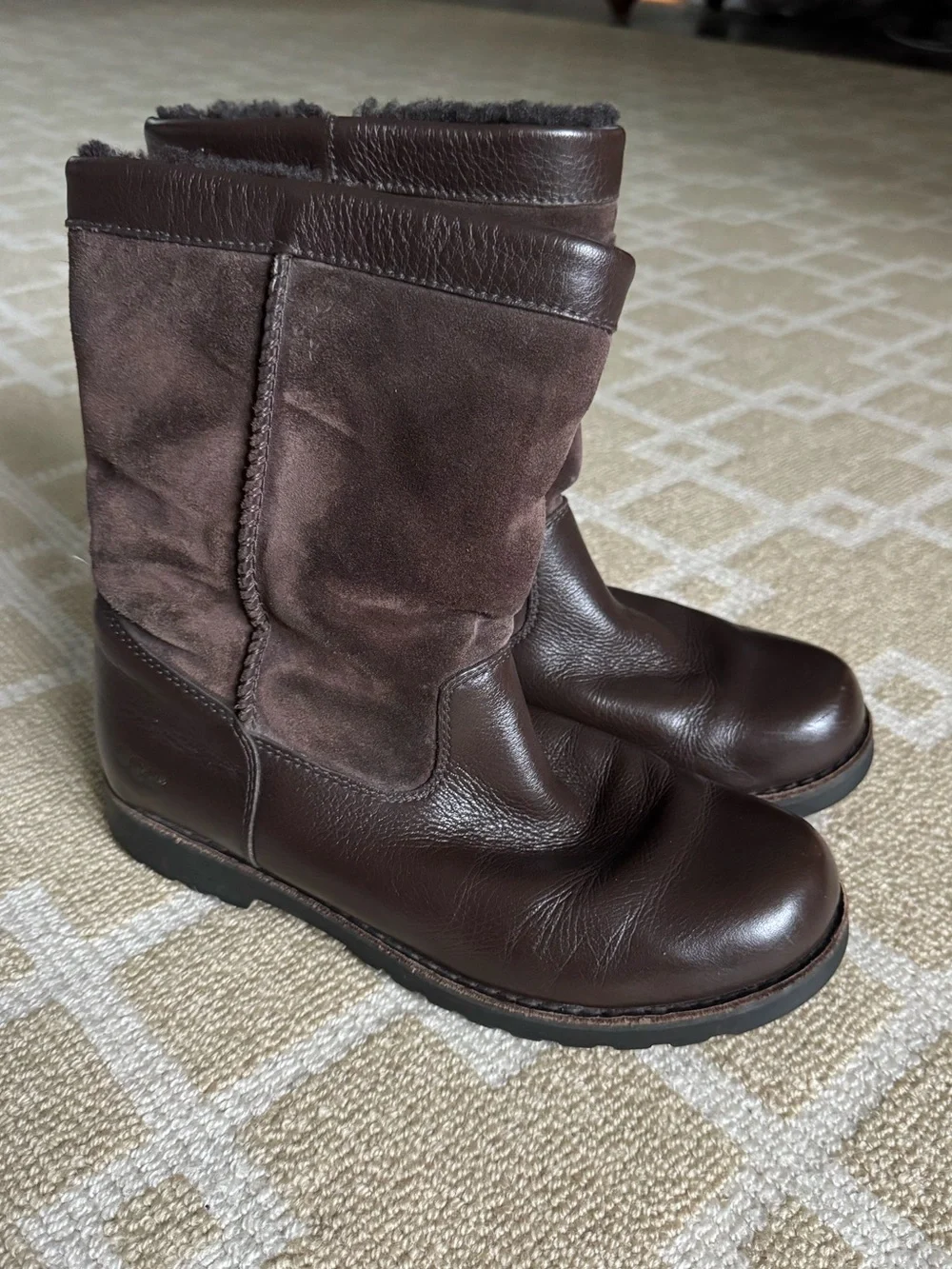 UGG Riverton Leather Sheepskin Winter Boots Brown Women’s Size 6