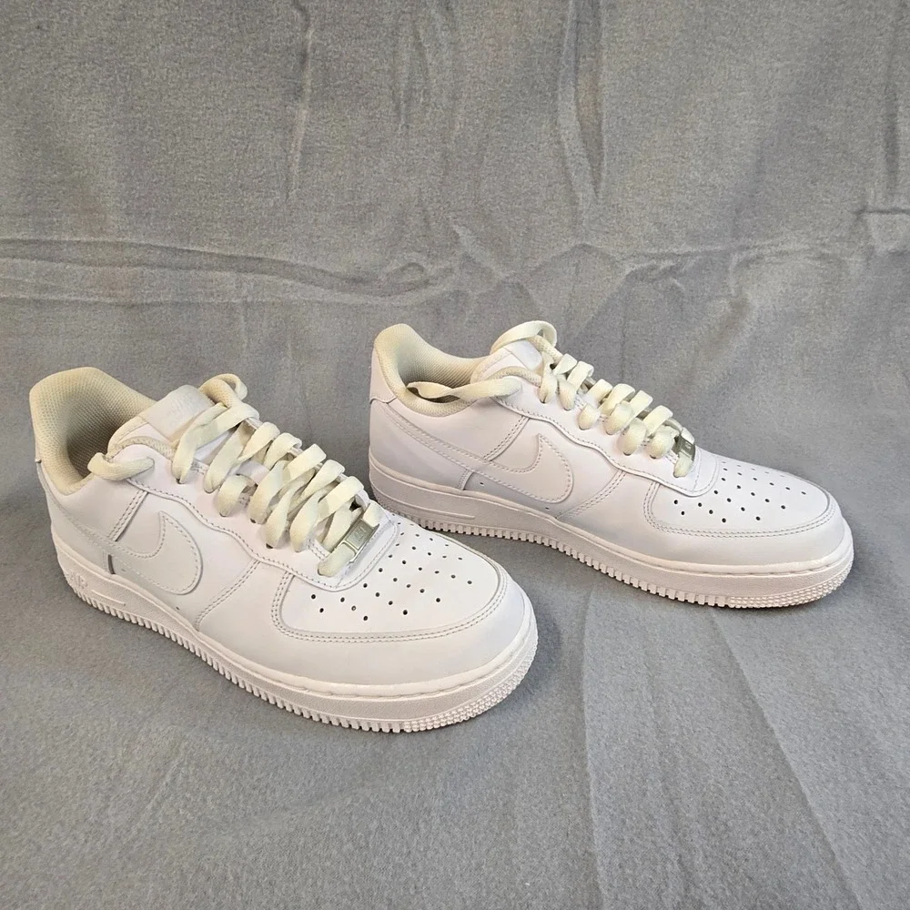 Nike Air Force‎ 1 07 Low Triple White Mens Size 10 Sneakers