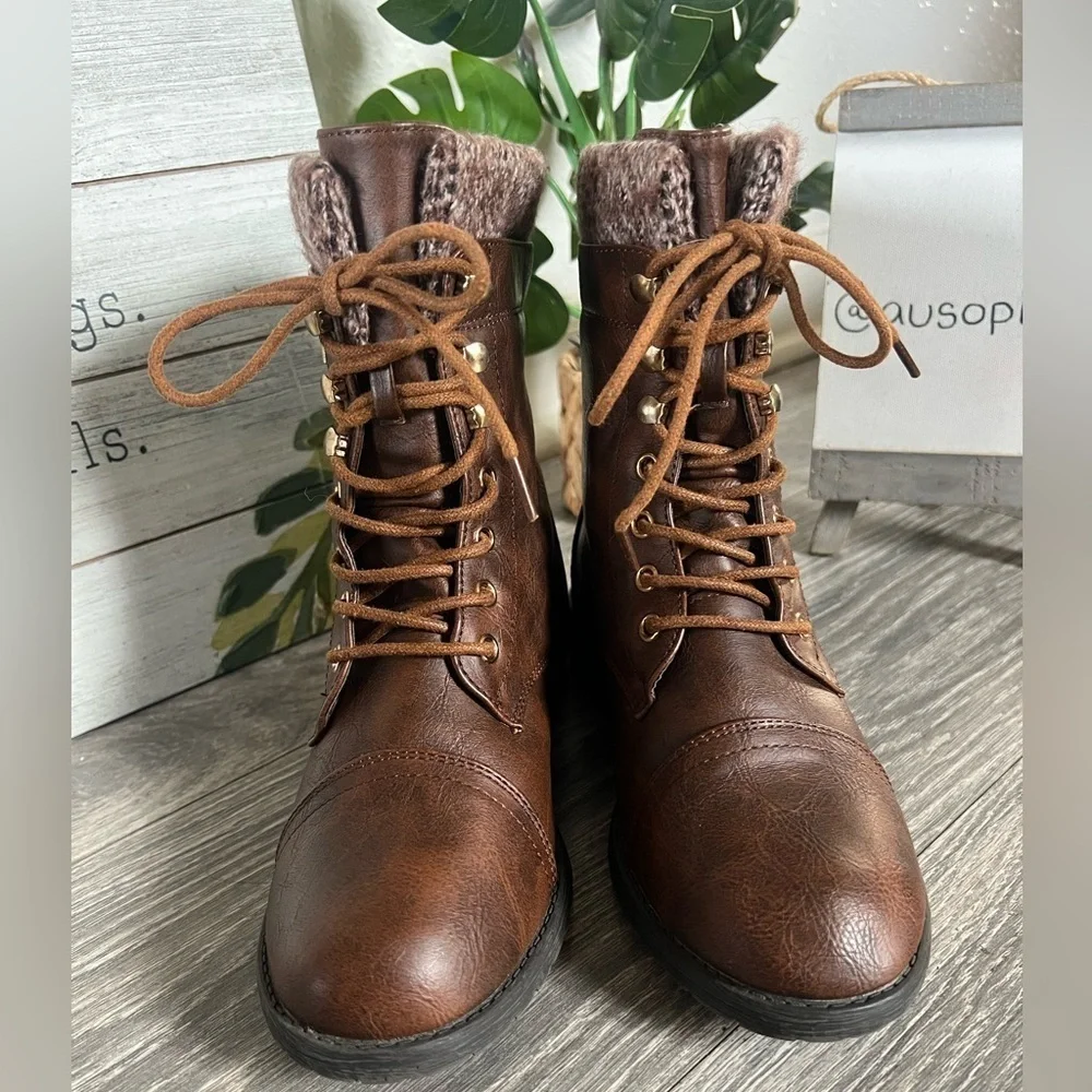 Link Kids’ Knit Trim Zippered Lace Up Combat Ankle Winter Boots in Brown. Size 3