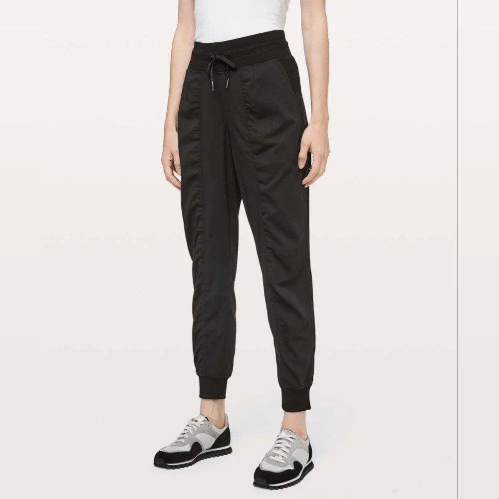 Lululemon Dance Studio Jogger *29