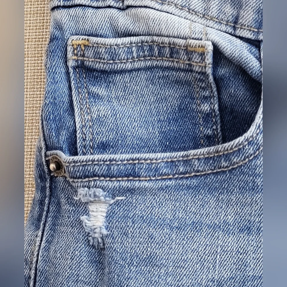 Old Navy Girls Karate Slim Built in Tough Distressed Jeans  Stretch Size 8 Plus‎