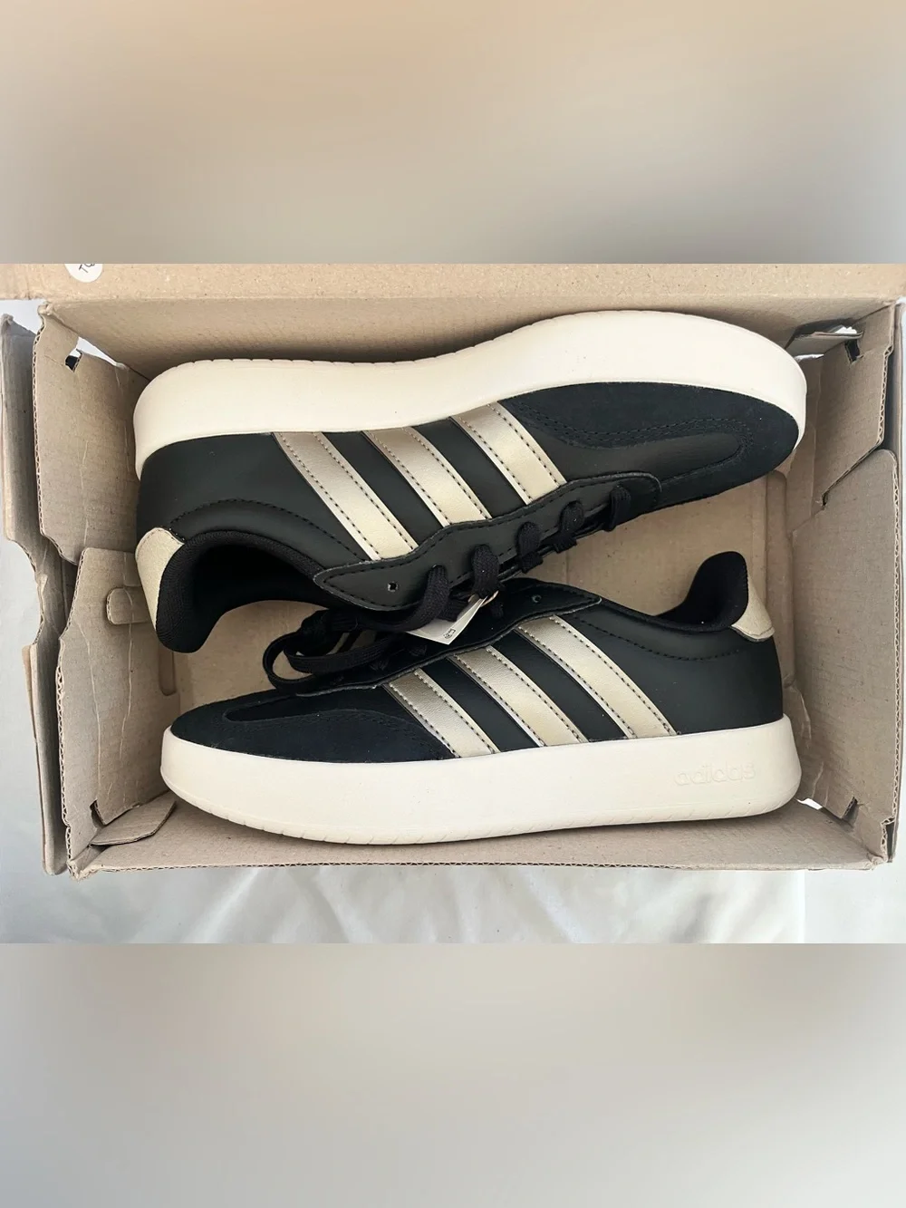 Adidas women’s Barreda BNWT
