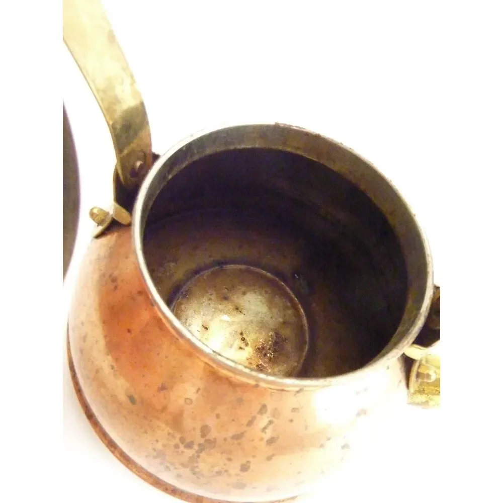 Unbranded age cast kettle