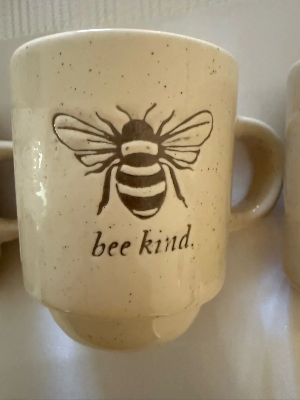 Online Ceramics mugs bee kitchen