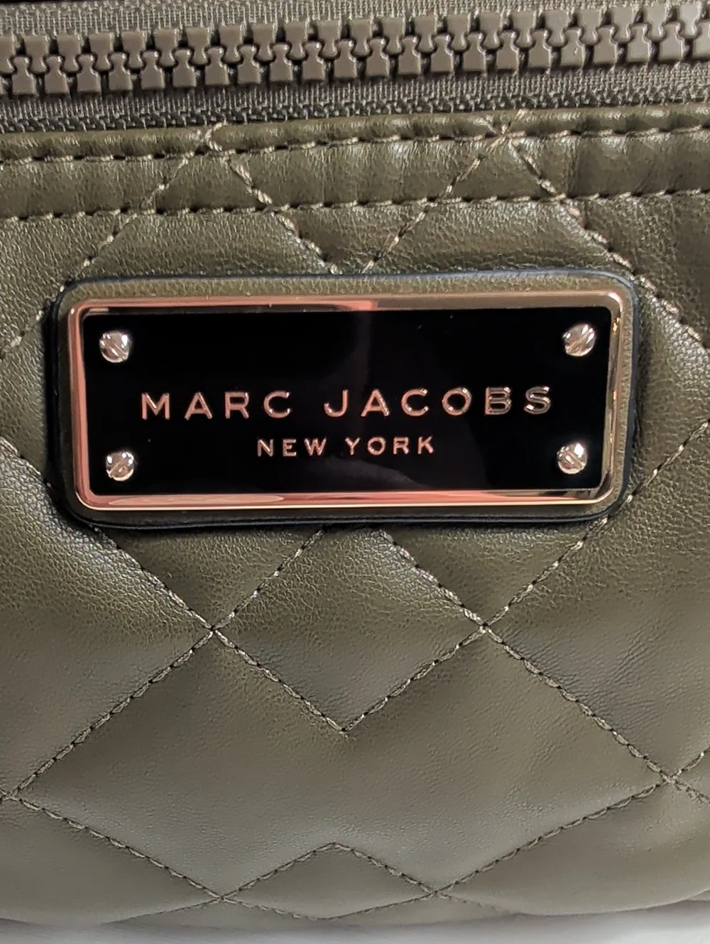 Marc Jacobs chic practical