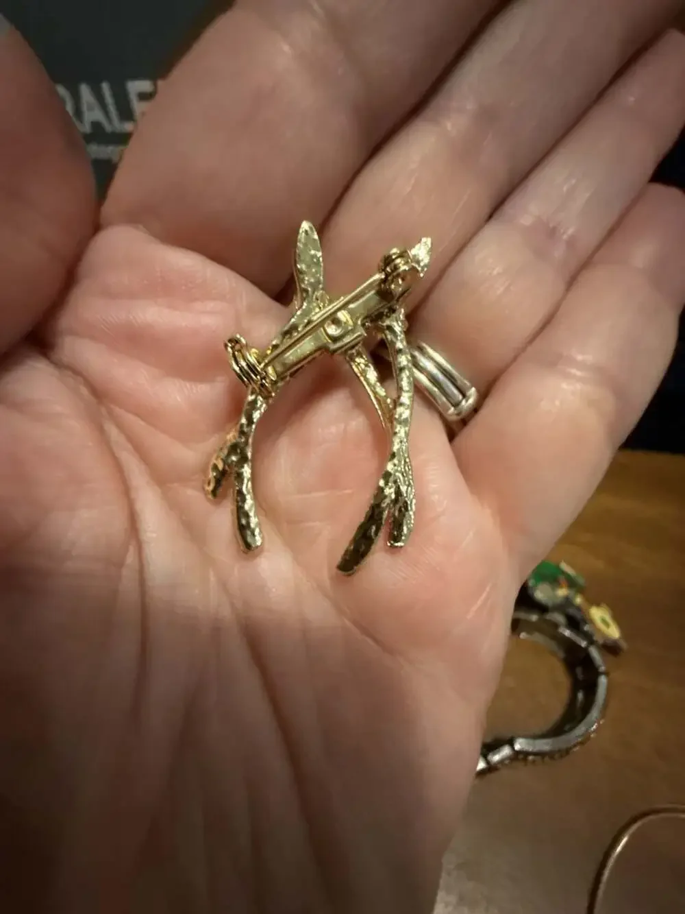 Unbranded double wishbone