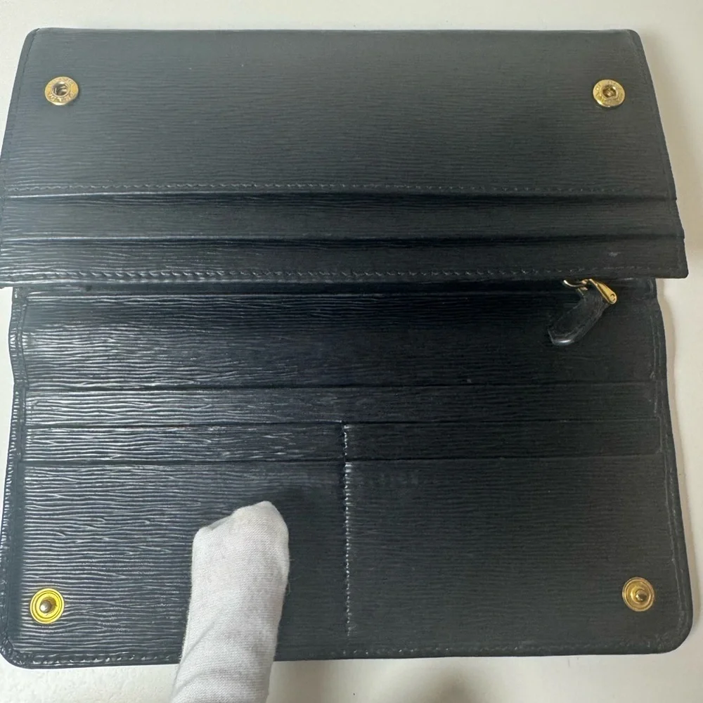 Prada pre owned