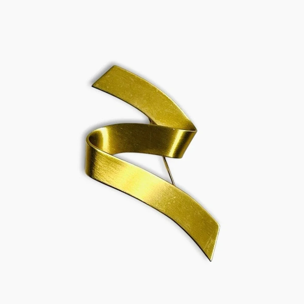 MONET Signed 3 In Gold Plated Modernist Ribbon Zig Zag Brooch Vintage 70s 80s