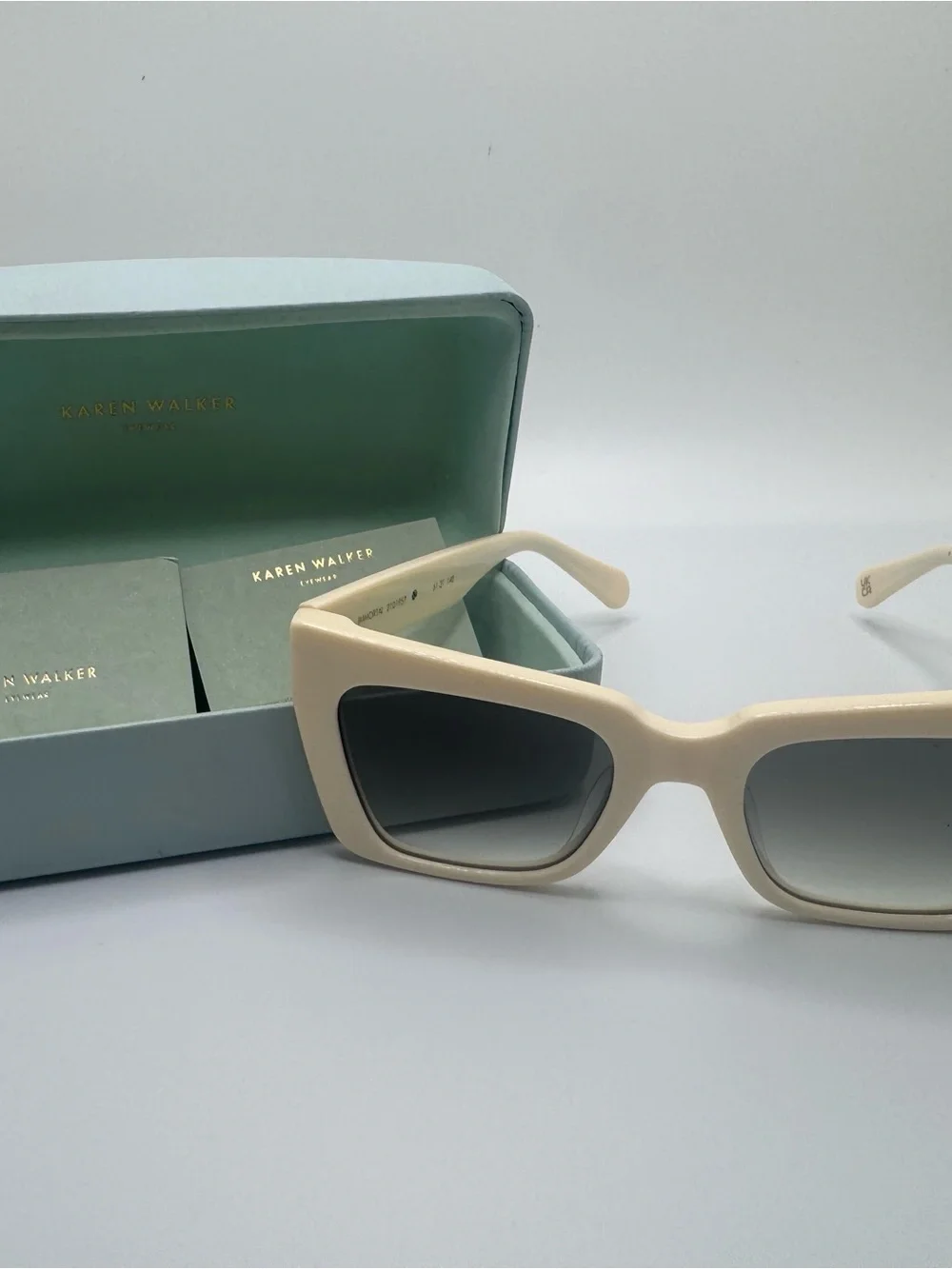 Karen Walker bold cat
