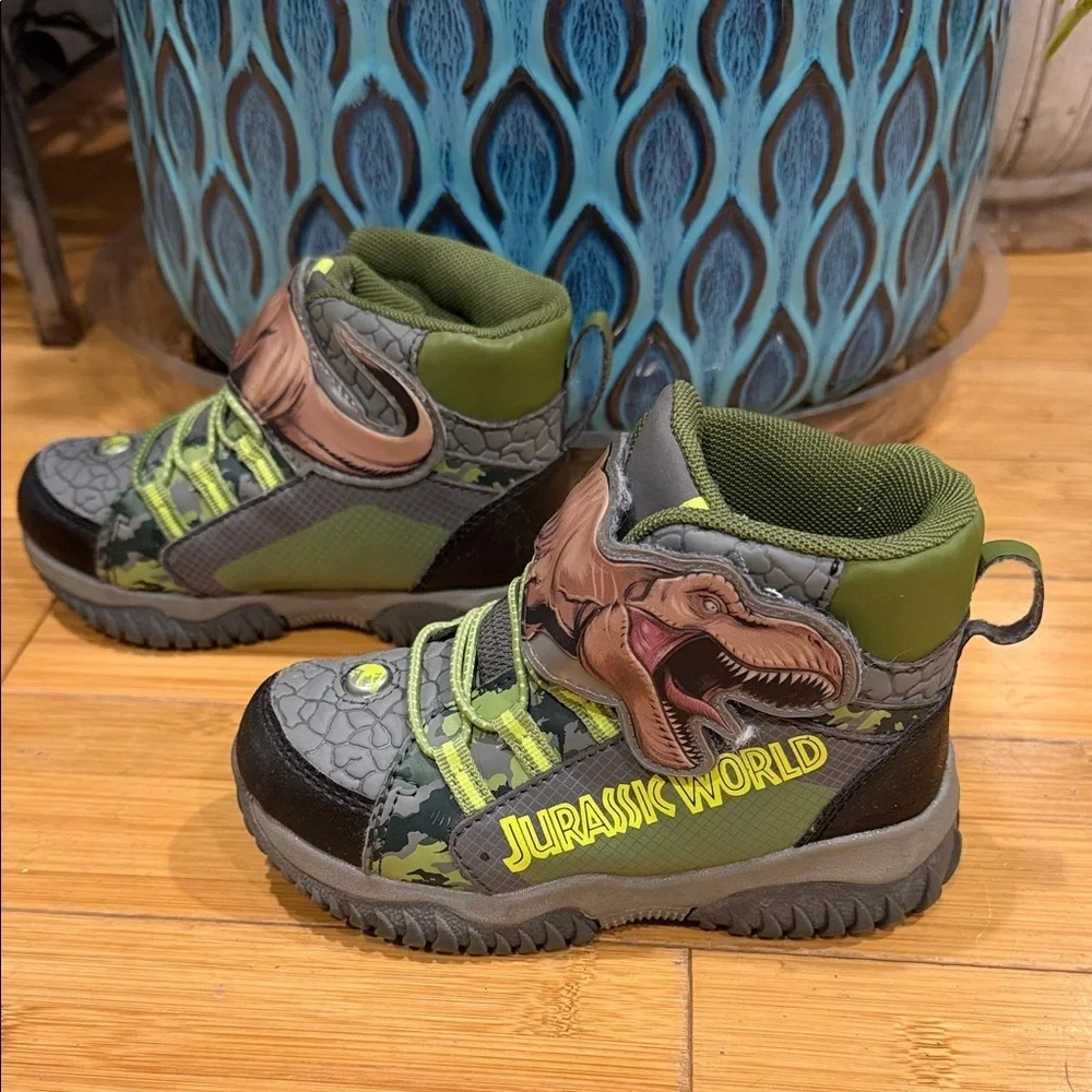 Jurassic World Universal City Studios Light Up High-Top Sneakers Size 10