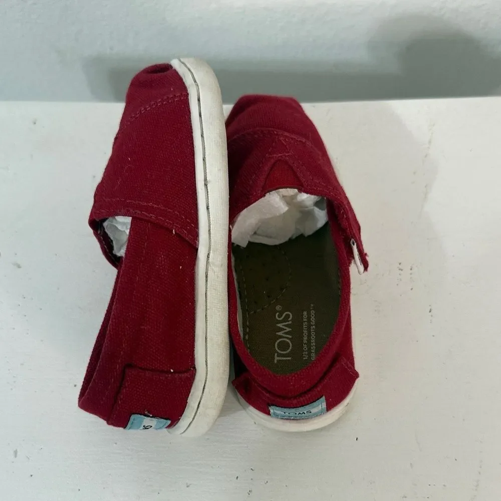Toms bright red