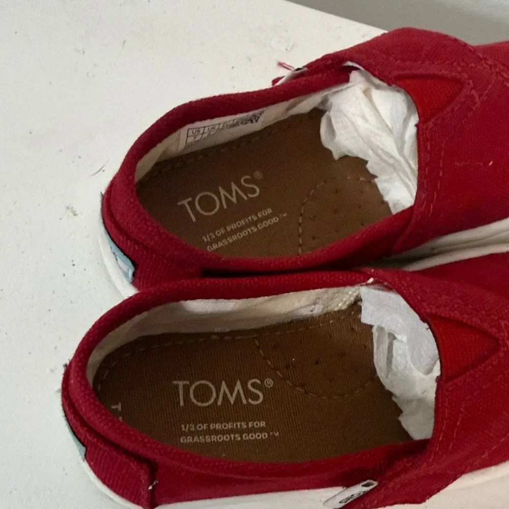 Toms bright red