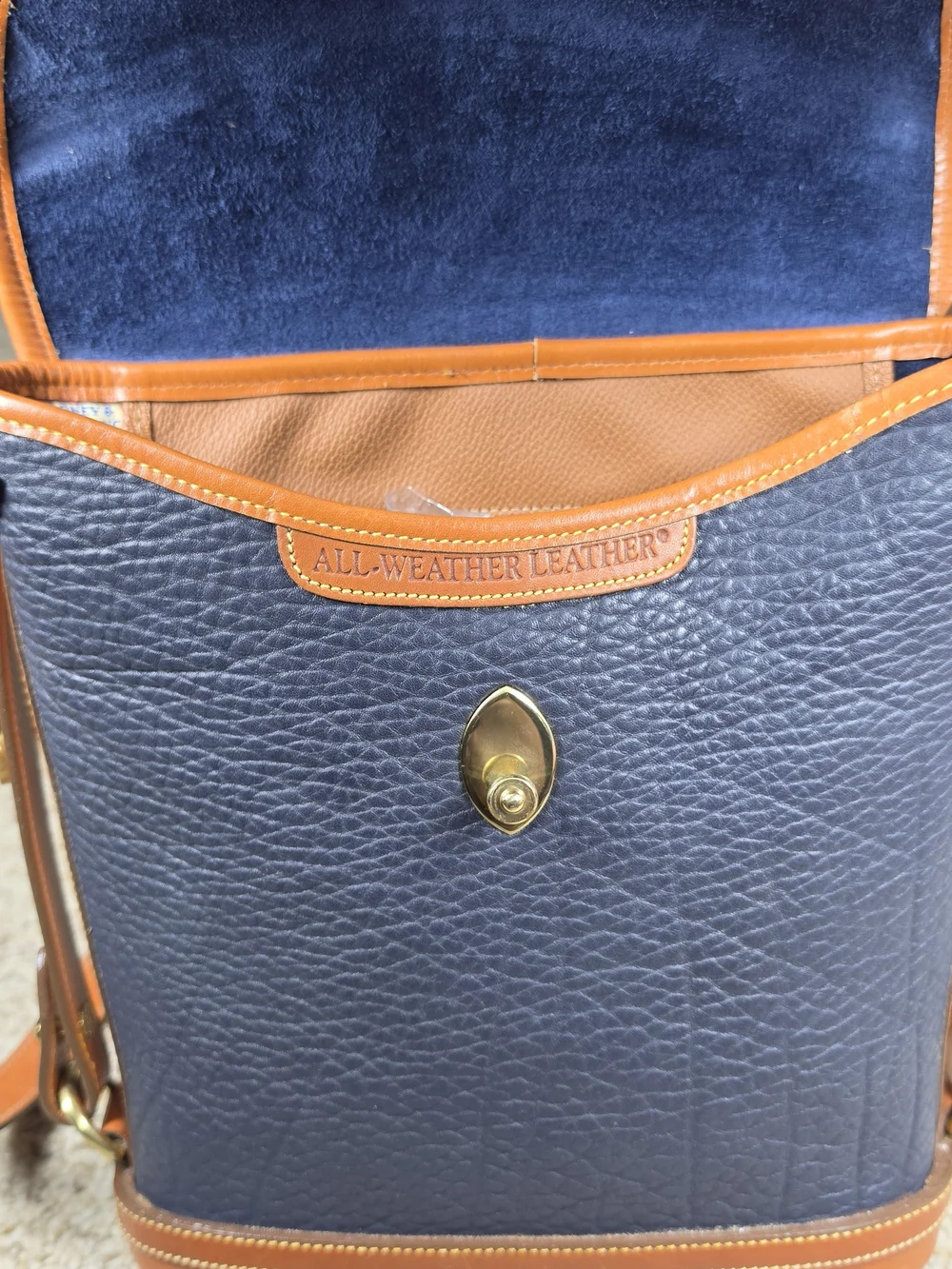 Dooney & Bourke rare ​brand keyhole