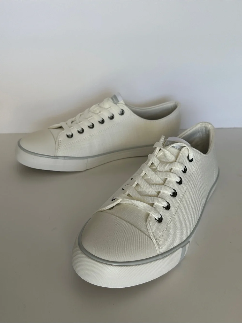 Ben Sherman Dorset Lo White Canvas Sneakers Men’s Size 9 New Memory Foam