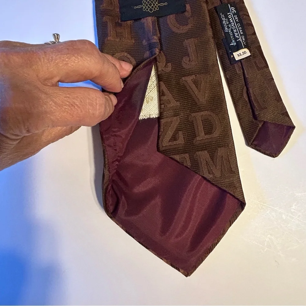 Vintage J.C.Penney Towncraft Men's Neck Tie Made In USA Letter Pattern Brown‎