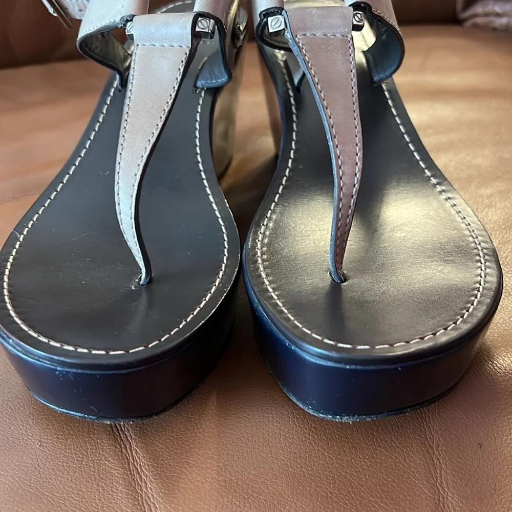 Tory Burch Thong Strap Wedge Sandals/ Neutral/Navy Size 9.5