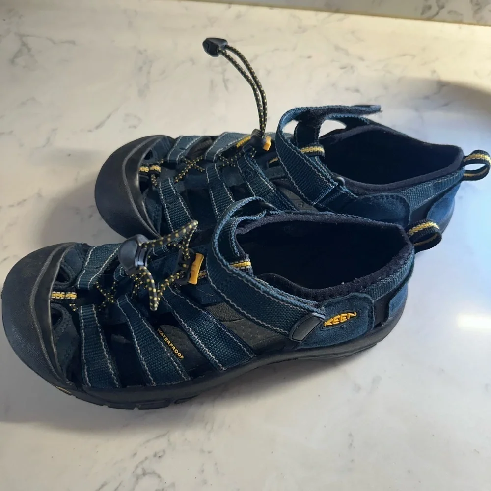 Keen sandals black