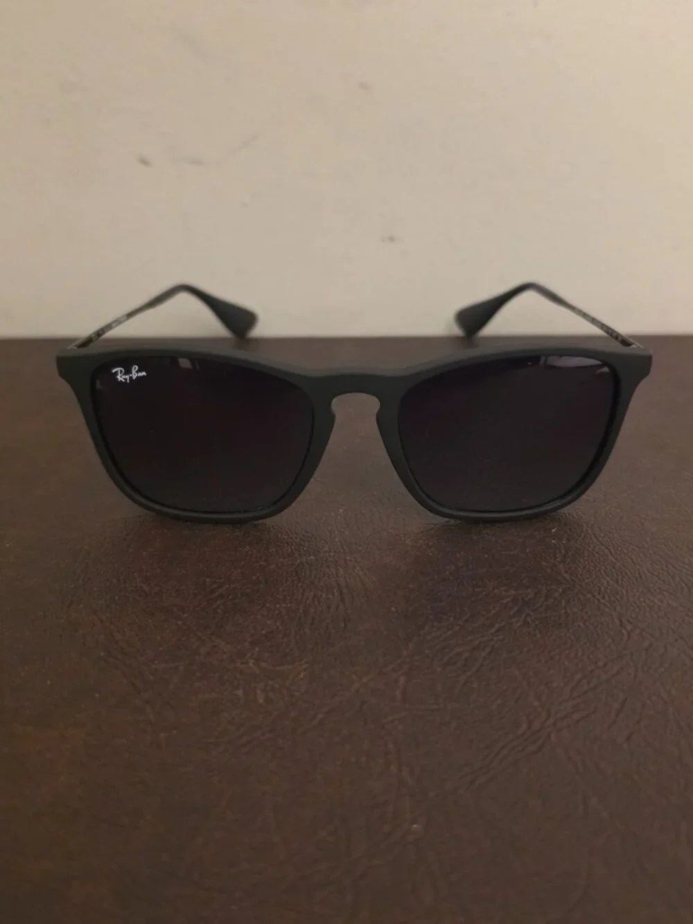 Ray Ban RB4187 Chris Sunglasses in Black/Gray stylish and high-quality designer