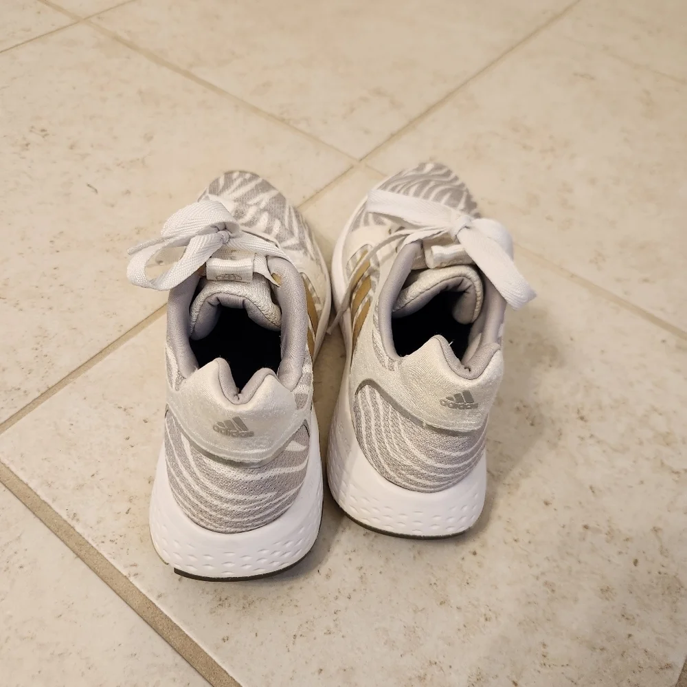 N/A adidas bounce