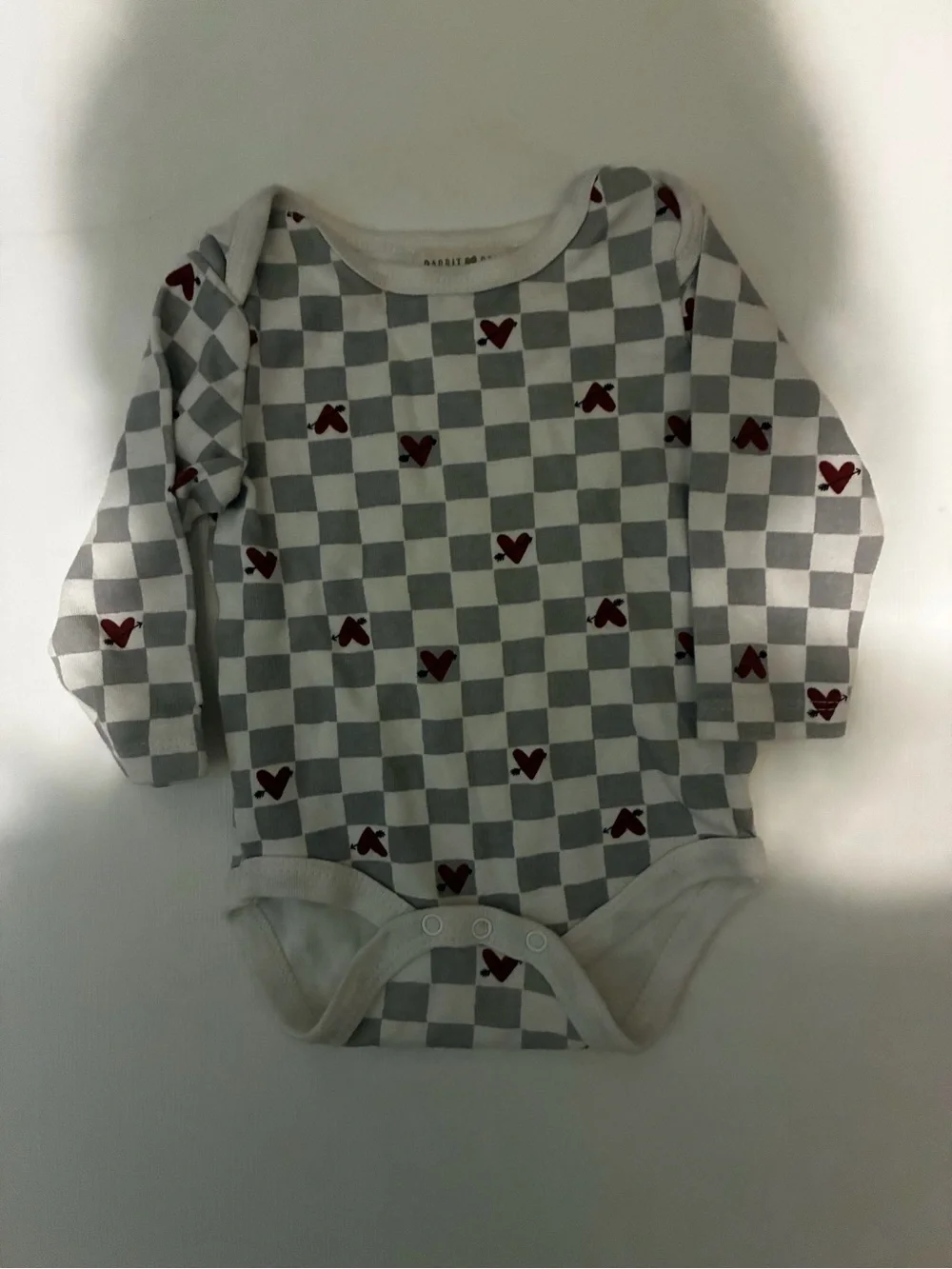 Checkerboard Heart Long-Sleeve Baby Bodysuit in Gray & Red