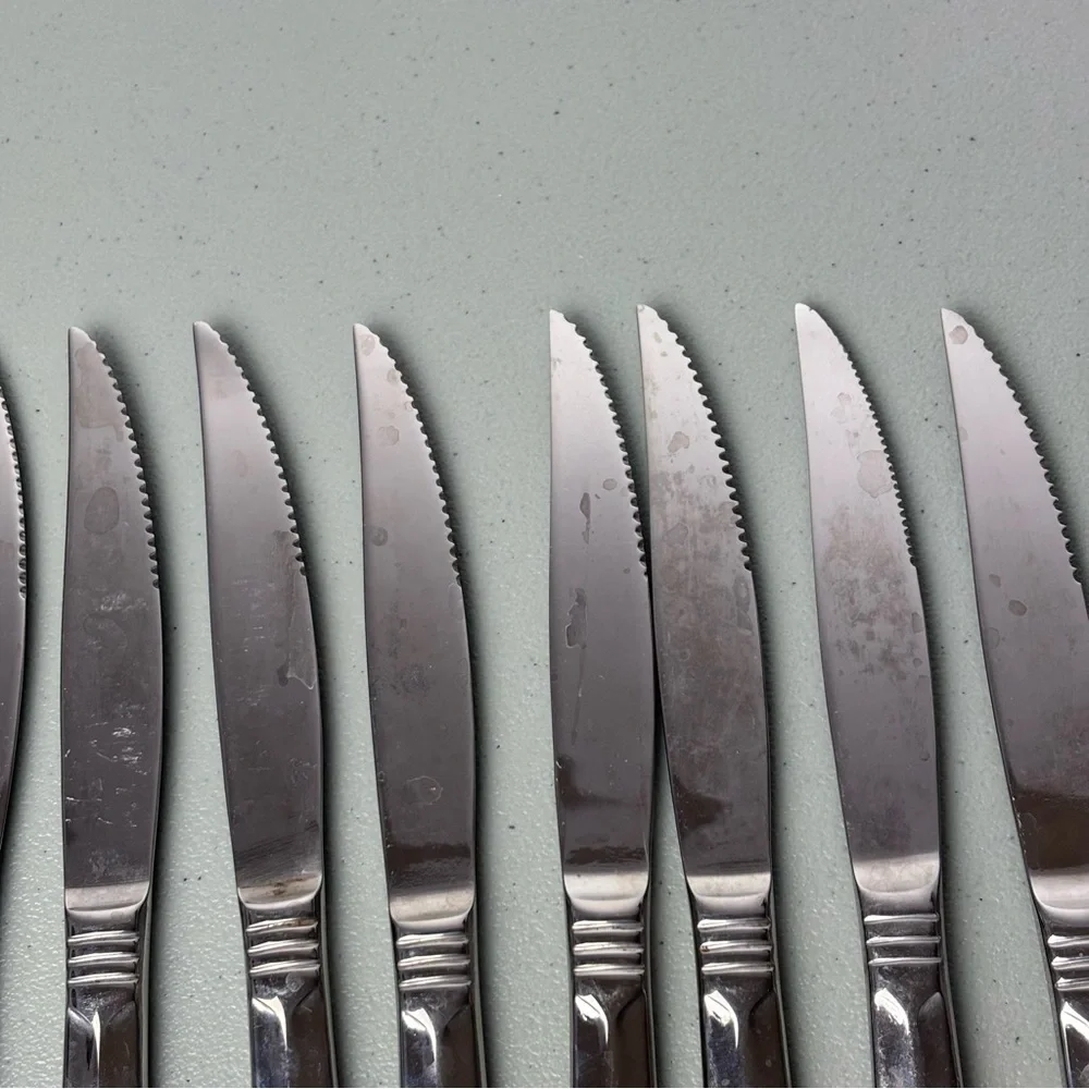 Oneida Stainless Steel New York Flatware Table Knife Lot of 8 Knives