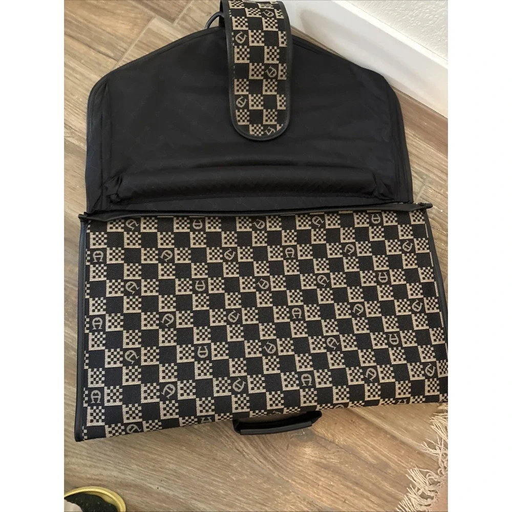 Etienne Aigner this rare
