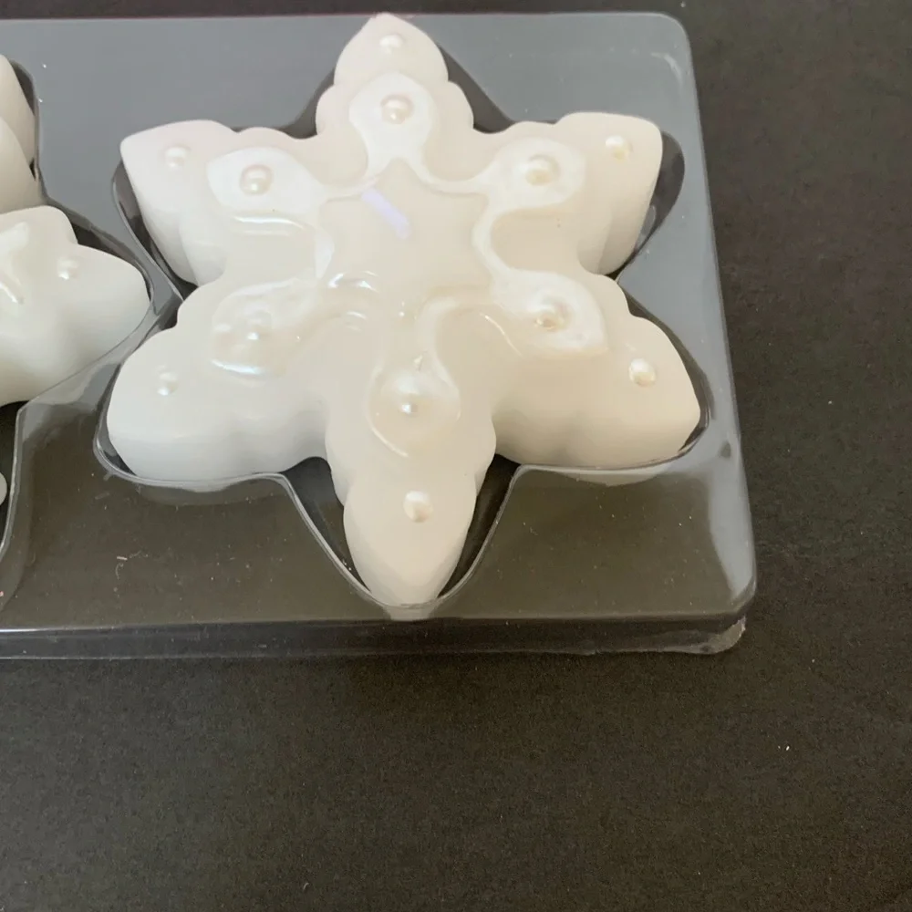 Vintage NWT Williams Sonoma Floating Candle Set of 3 Snowflakes White Silver