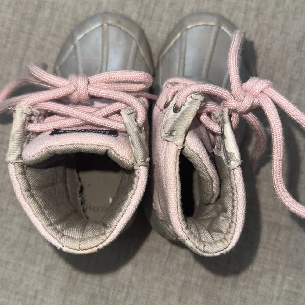 Sperry shoot me