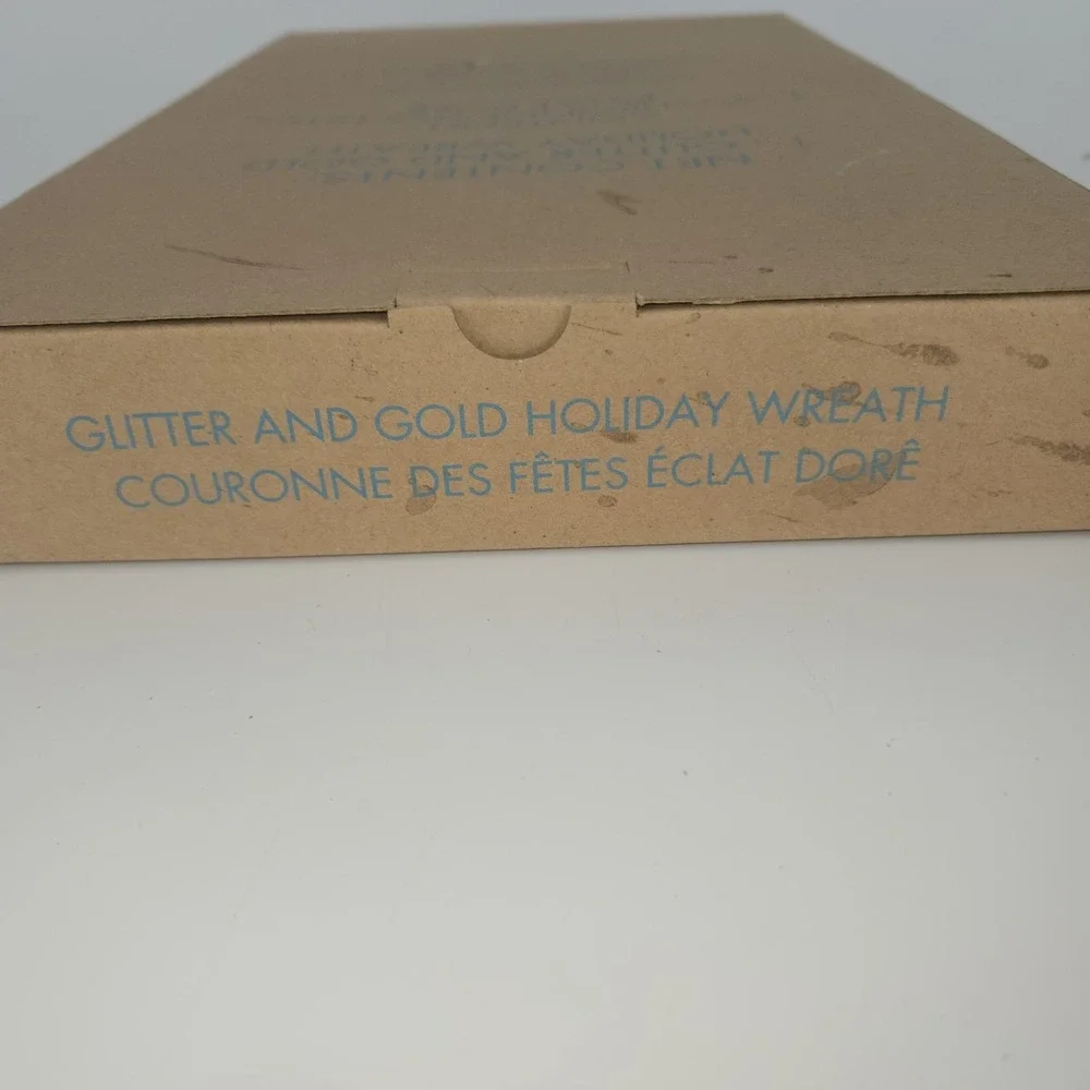Avon 3D Glitter and Gold Holiday Wreath Gold Snowflakes 14