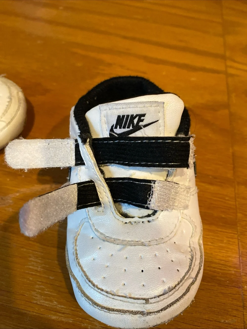 Nike Baby Shoes Size 2 Soft Bottom White Black Straps