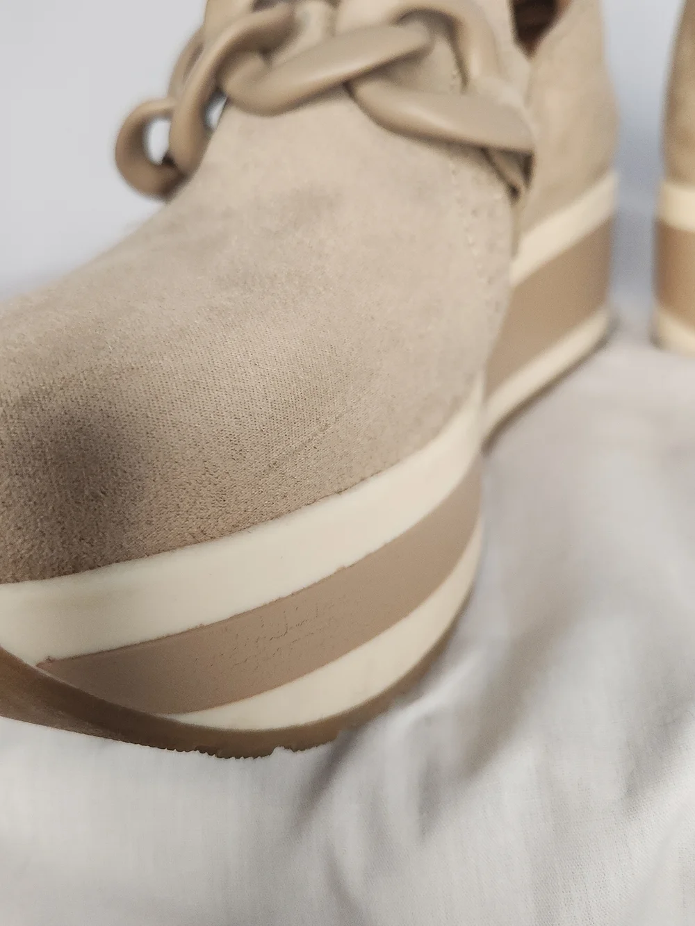 Mad Love Suede Neutral Beige Platform Slip-On Sneaker Chain Detail 8.5
