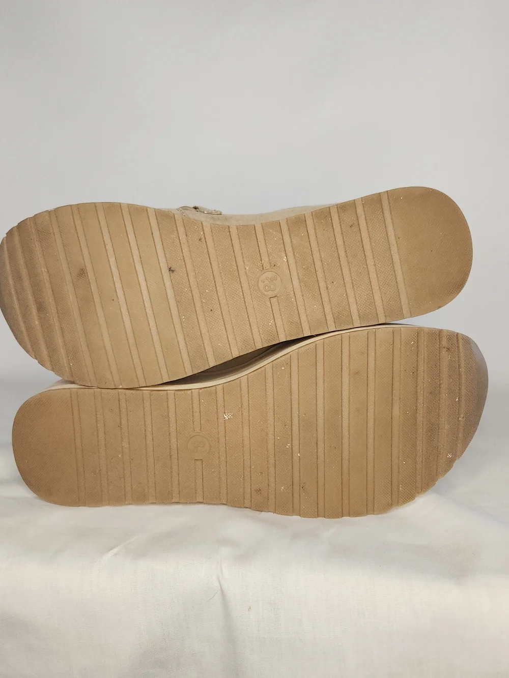 Mad Love Suede Neutral Beige Platform Slip-On Sneaker Chain Detail 8.5
