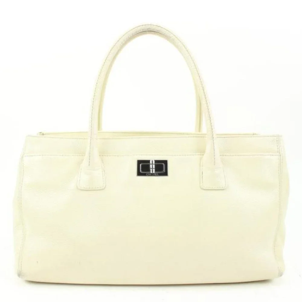 Chanel Cream Caviar Leather Cerf Reissue Tote bag 9ck216s
