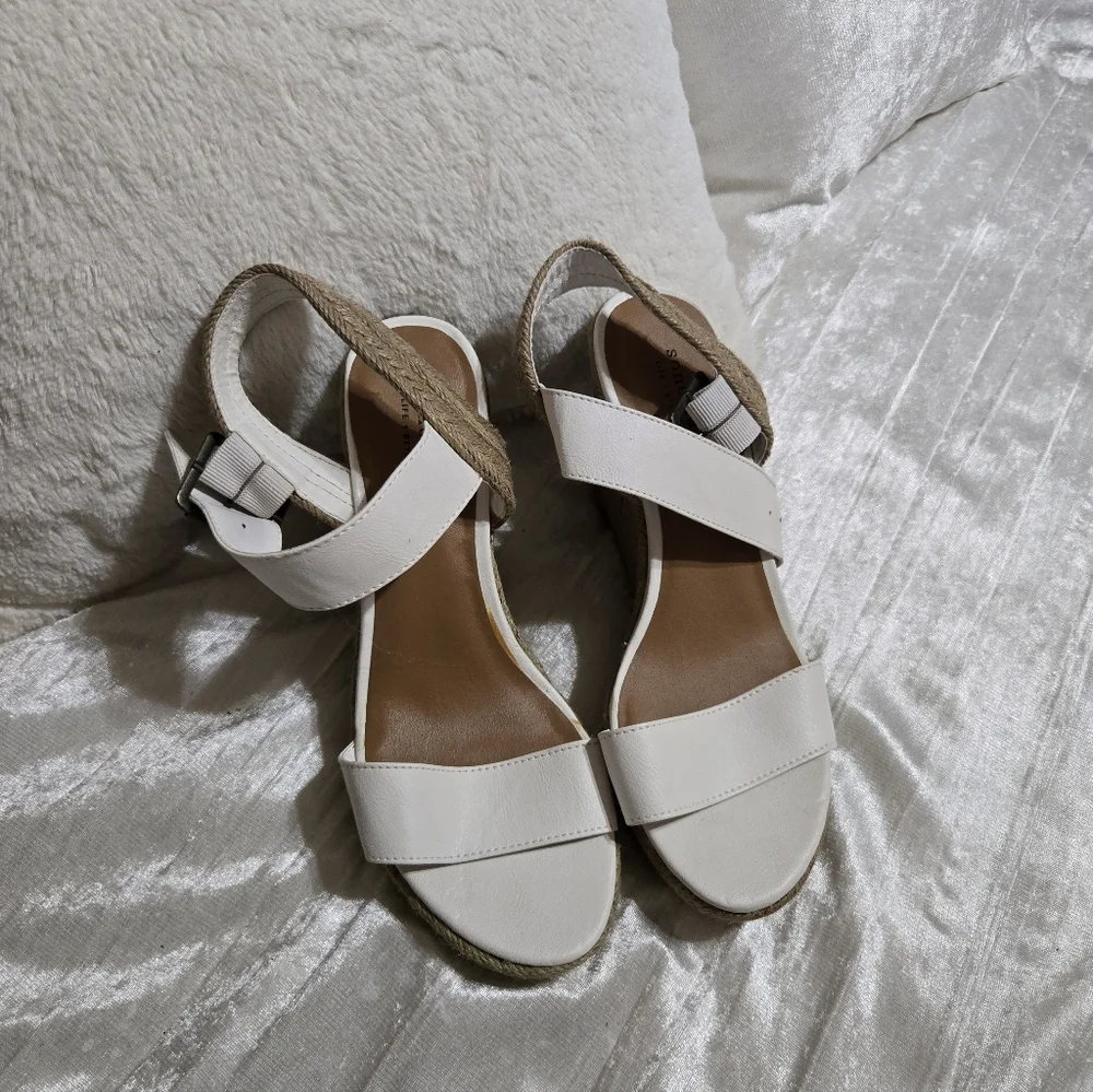 Kohl's White Espadrille Sandals Size 7 1/2 EUC Worn Once!!