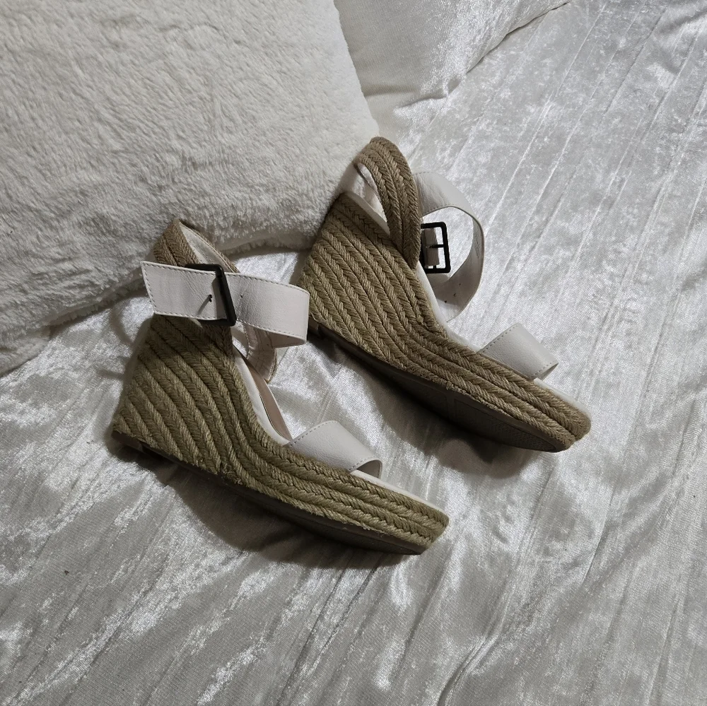 Kohl's White Espadrille Sandals Size 7 1/2 EUC Worn Once!!
