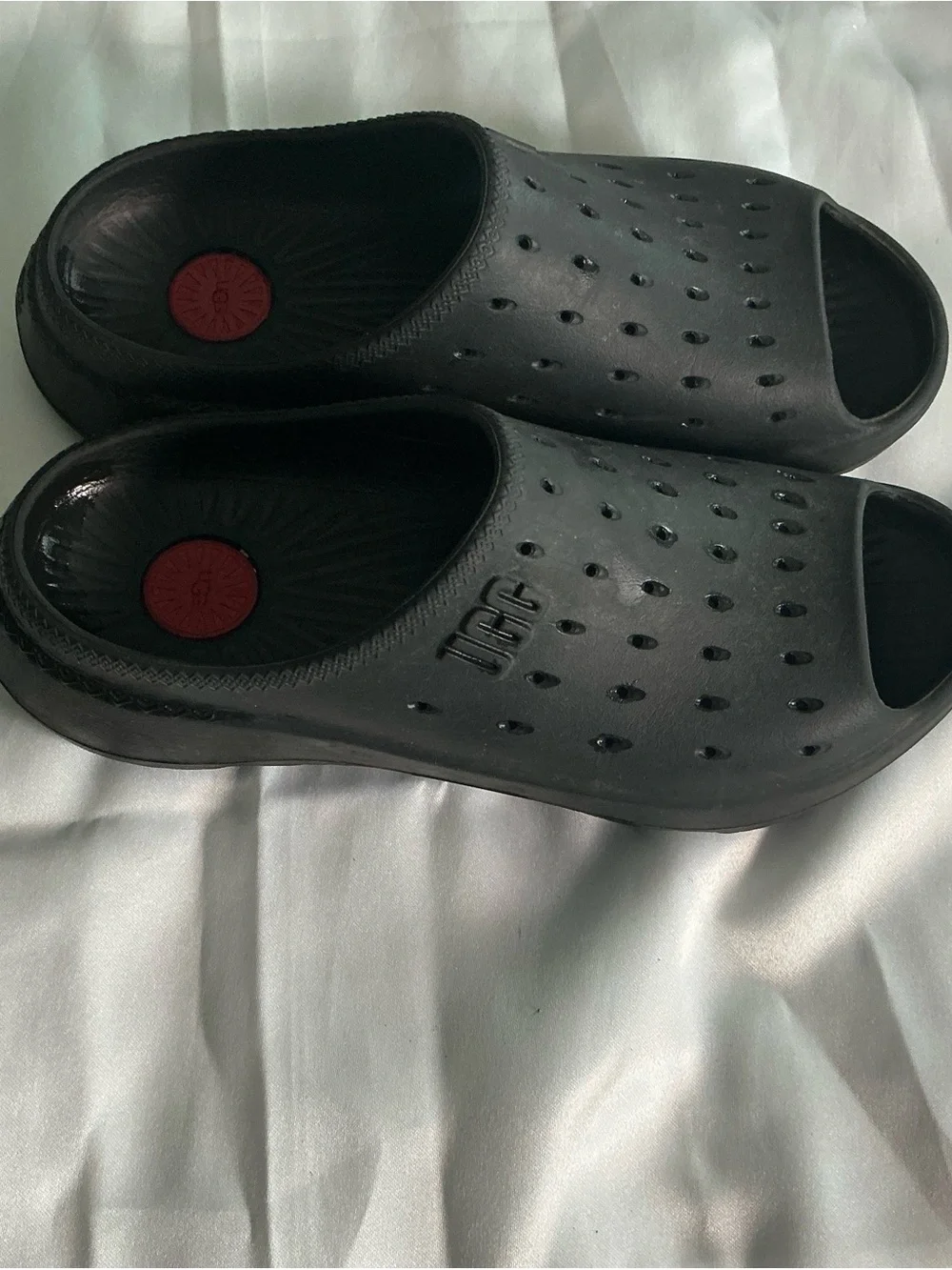 UGG easy slip