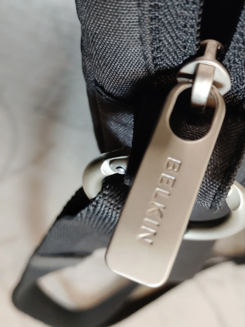 belkin Black Quilted Laptop Shoulder Bag