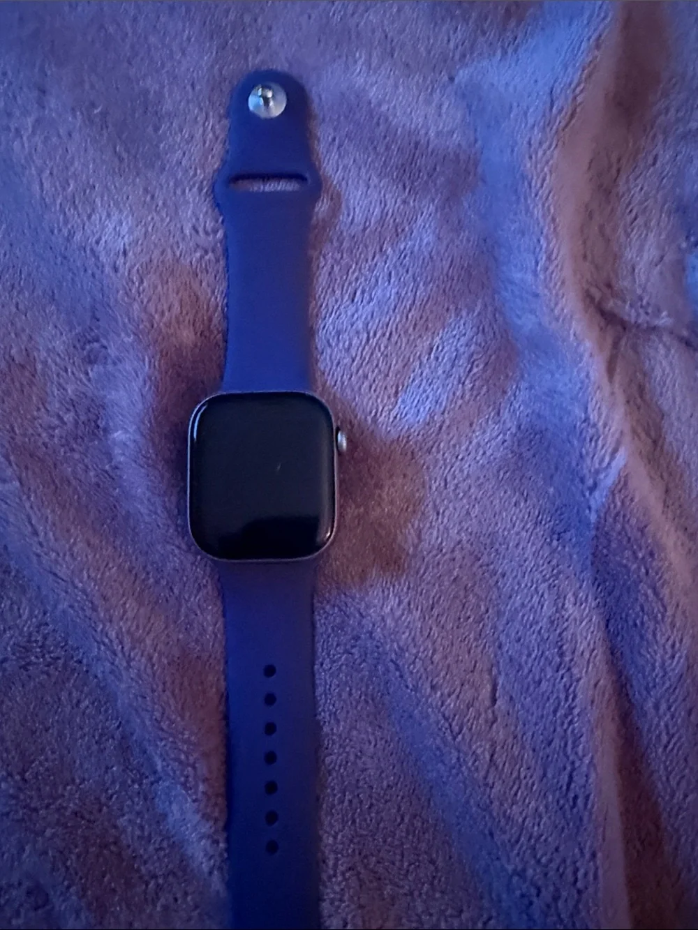 Apple Smartwatch Series 8 with purple silicone watch and