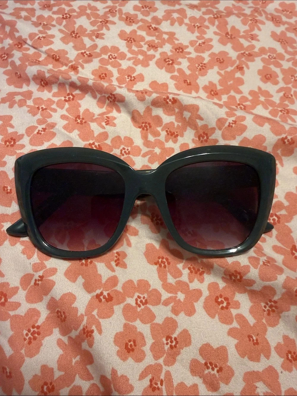 Classic Black Cat-Eye Sunglasses — Women Accessories