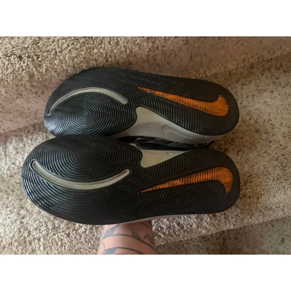 Nike youth 5.5 basketball shoes