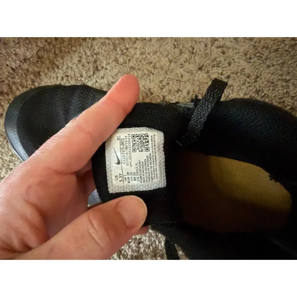 Nike youth 5.5 basketball shoes