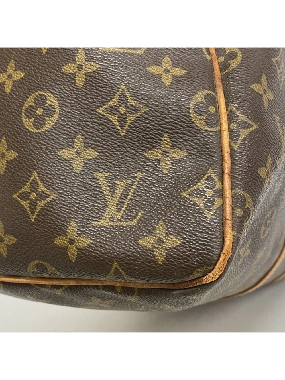 Louis Vuitton 81 displayed