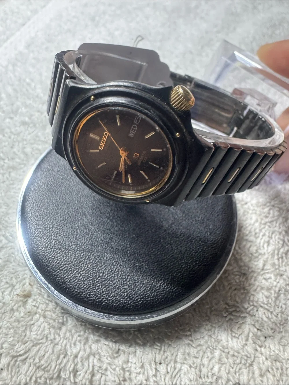 Seiko black quartz