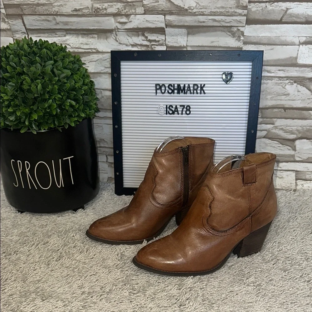 STEVE MADDEN 9M So Good Cognac Leather Ankle Boots