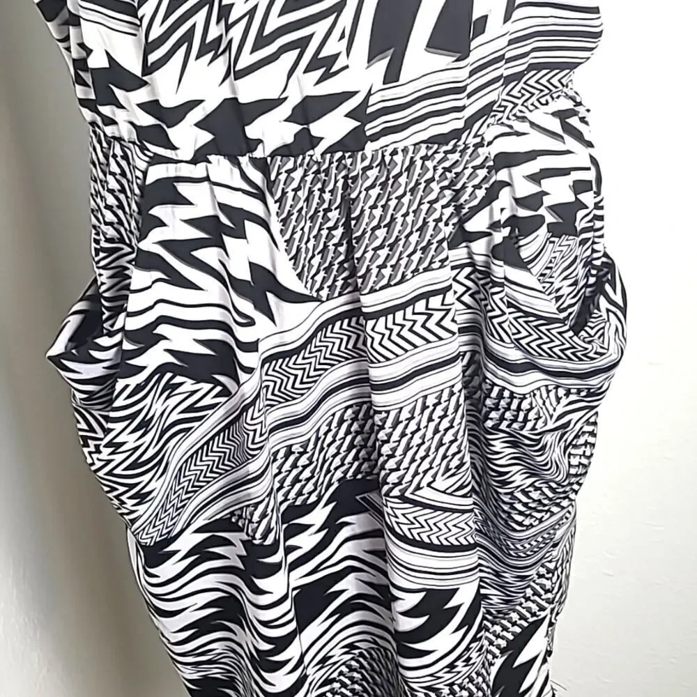 Dots black white