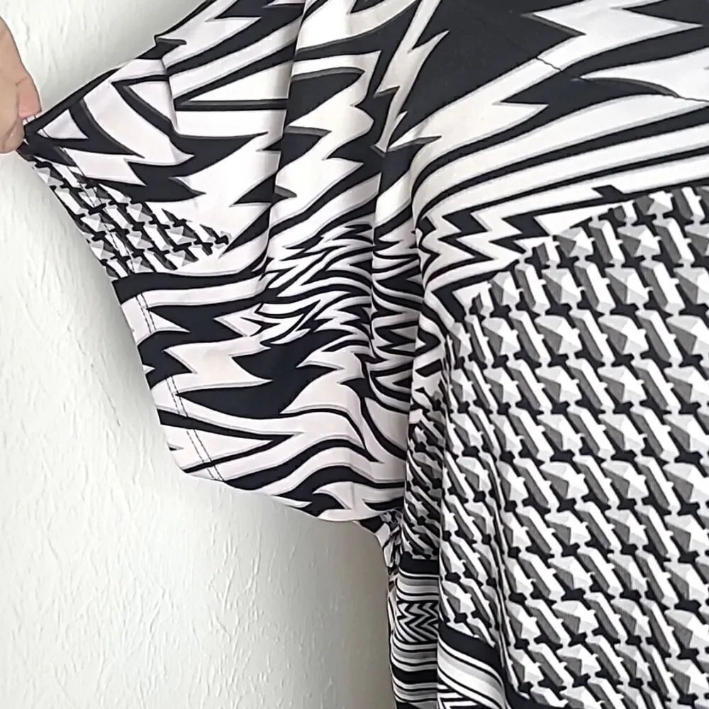 Dots black white