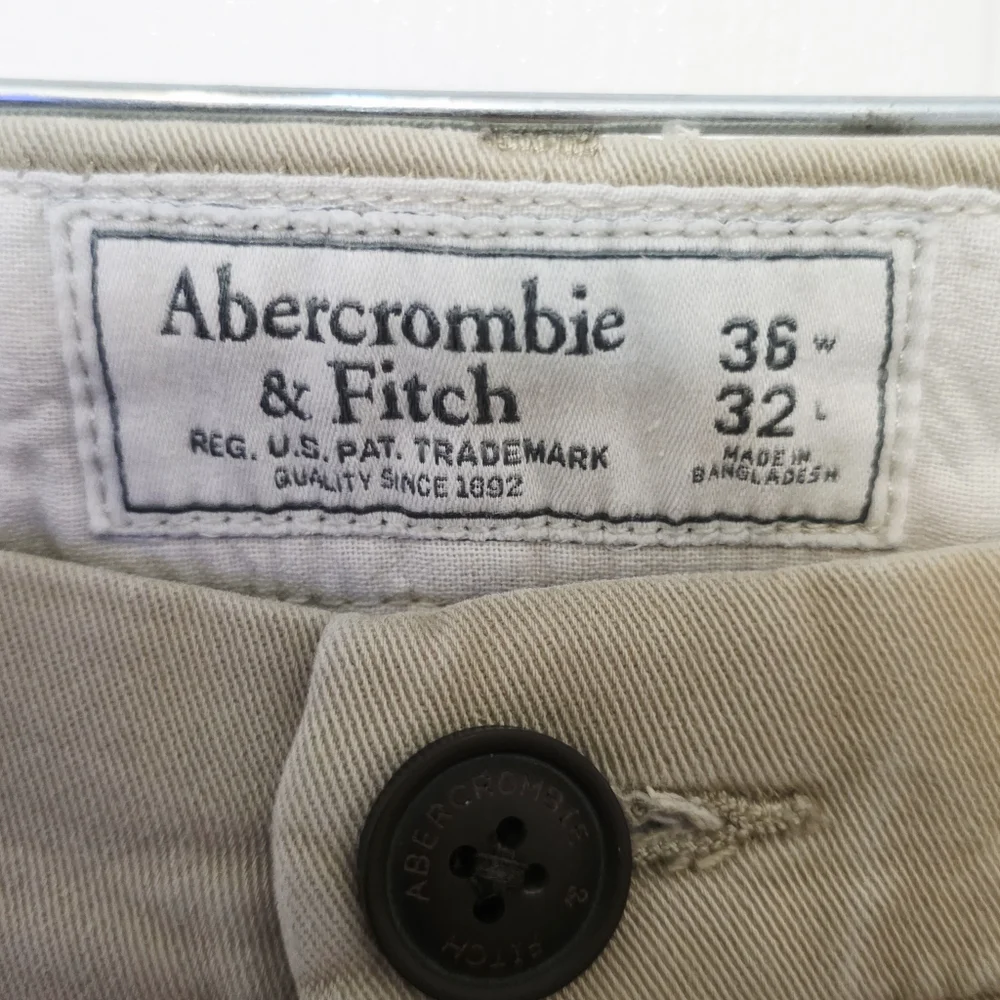 Abercrombie & Fitch Men's Khaki Chinos - Light Tan