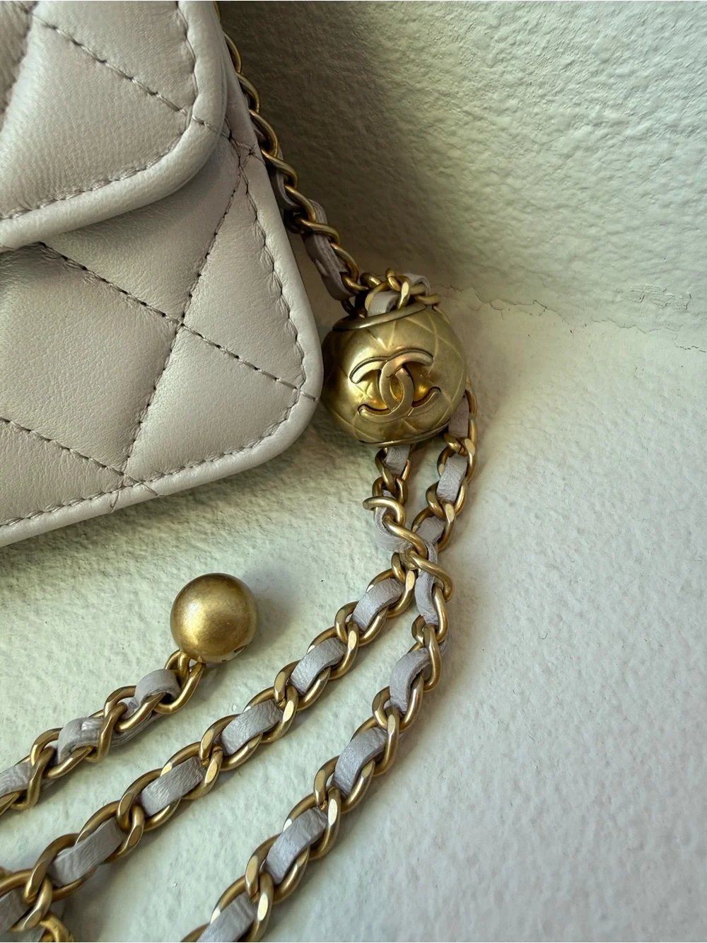 CHANEL compact quilted