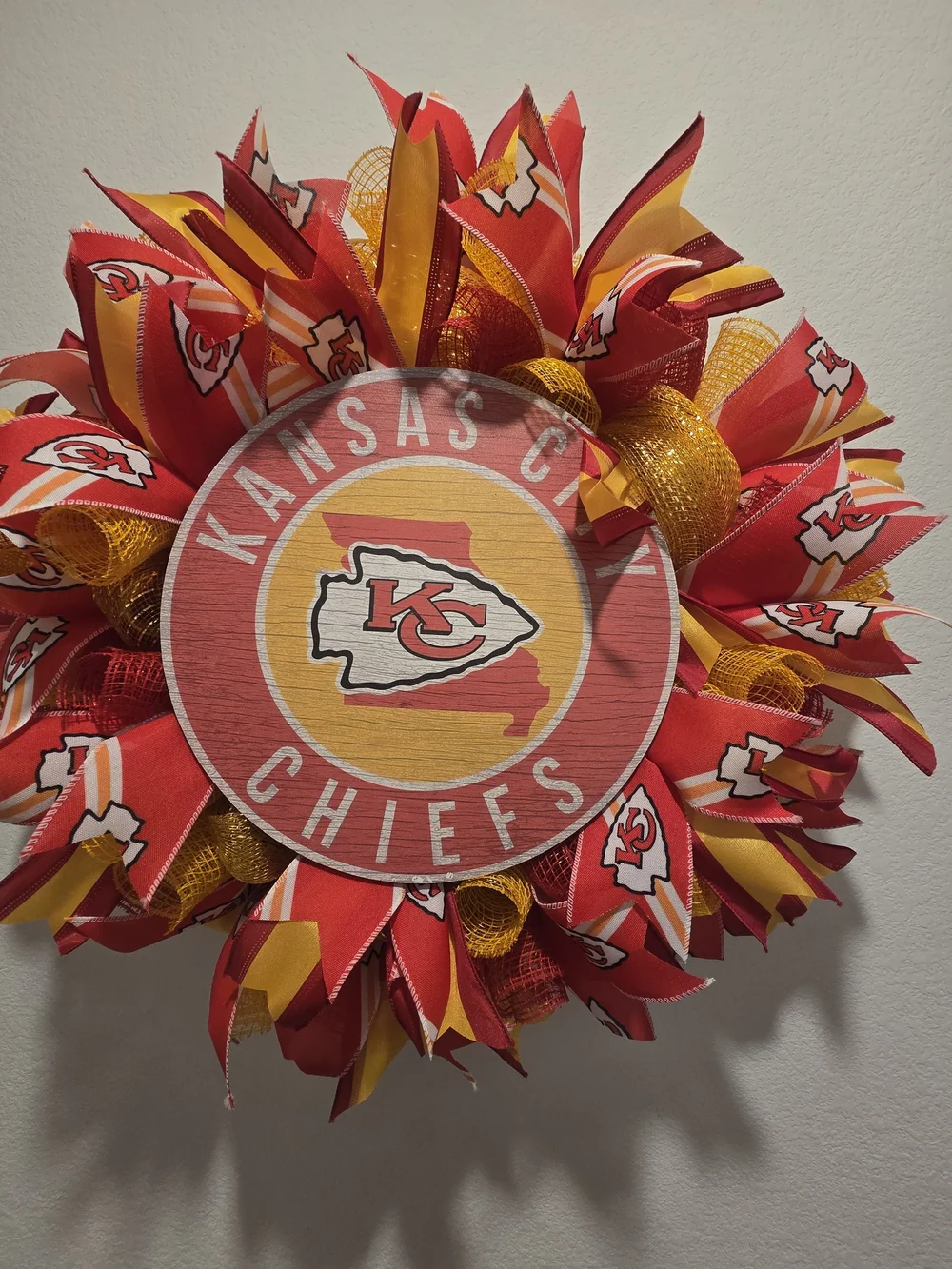 W139– Kansas City Chiefs Red & Gold Football Wreath
